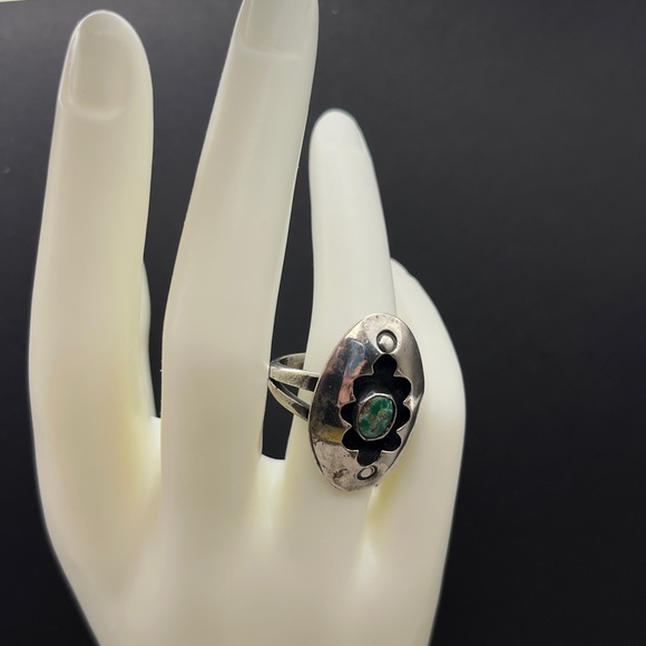 Sterling Silver Split Shank Shadowbox Ring with green stone - Picture 2 of 10